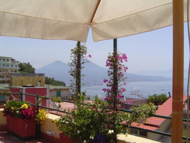 Una Terrazza Sul Golfo Napoli Eksteriør billede
